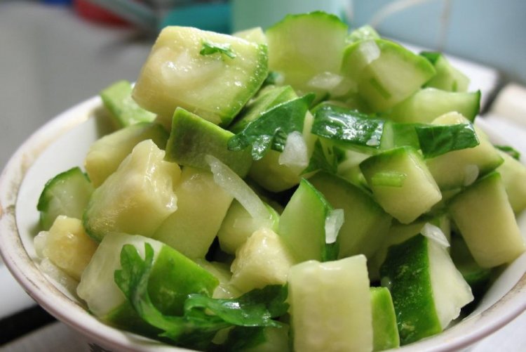 Salad with Apples and Zucchini