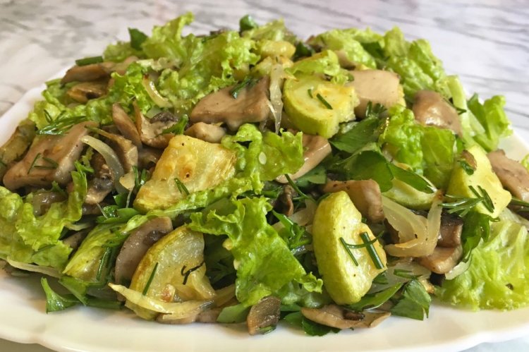 Zucchini Salad with Mushrooms