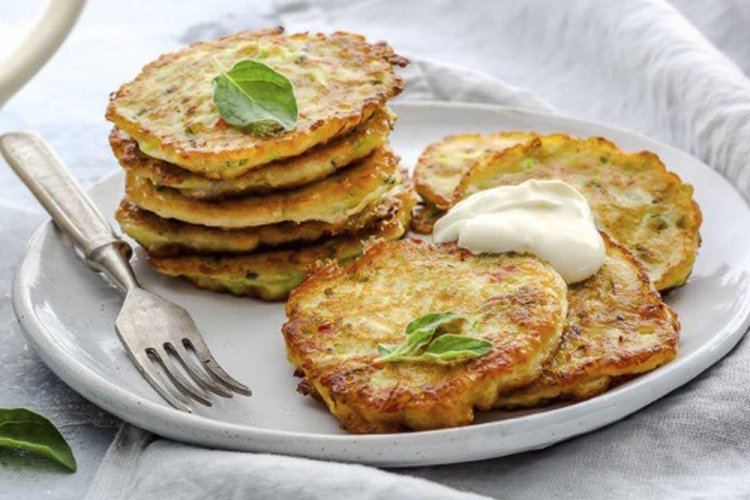 Tortitas de calabacín con cebolla