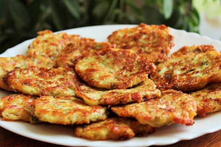 Tortitas de calabacín con salchicha