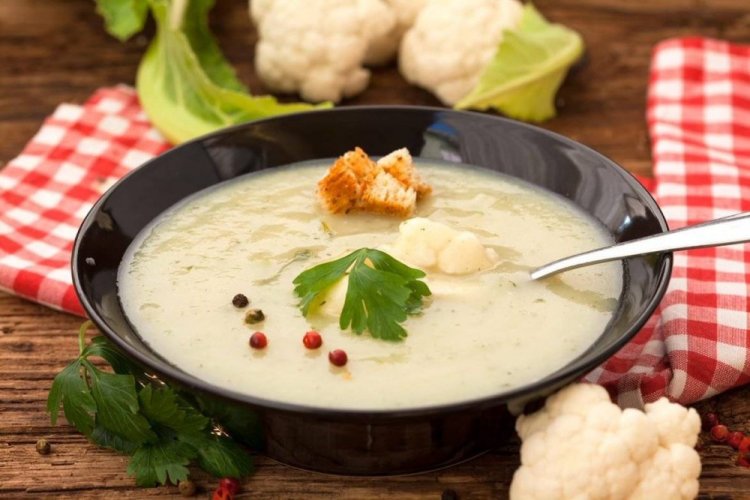 Creamy Zucchini and Cauliflower Soup