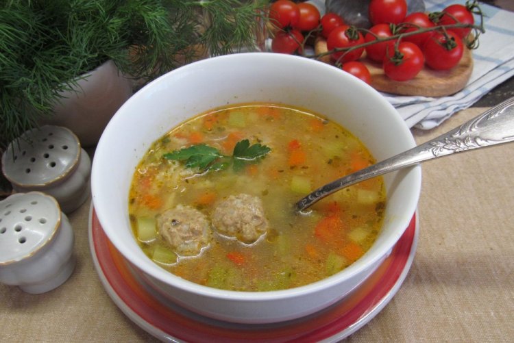 Zucchini Soup with Meatballs