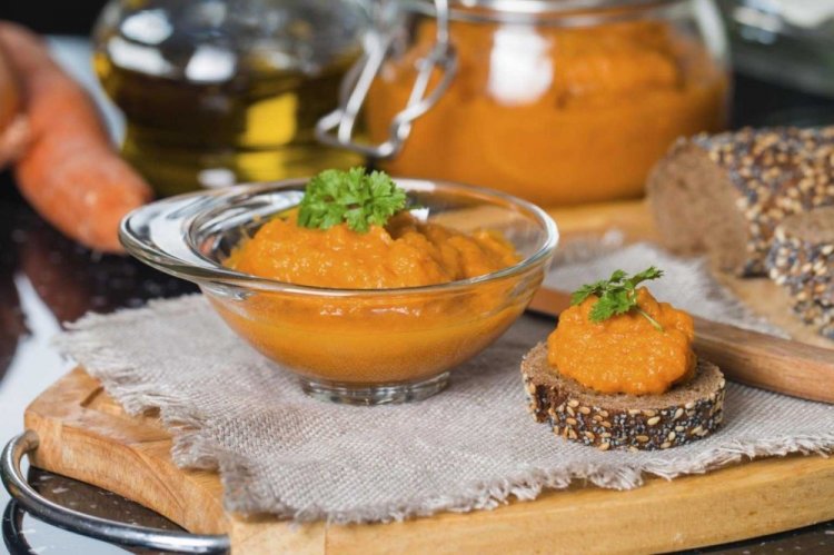 Zucchini Caviar with Carrots, Onions, and Mayonnaise
