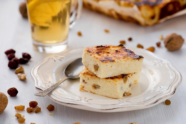 Healthy Cottage Cheese Bake with Raisins