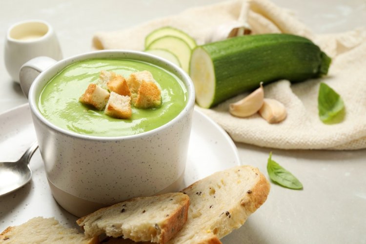 Zucchini and Spinach Cream Soup