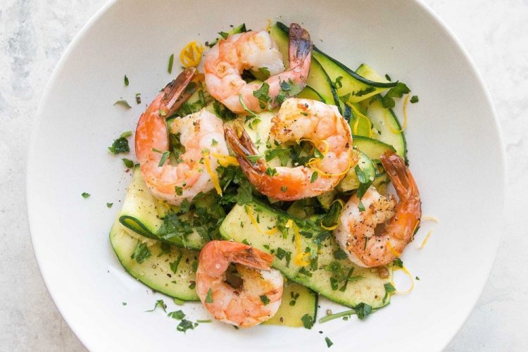 Zucchini with Shrimp in White Wine
