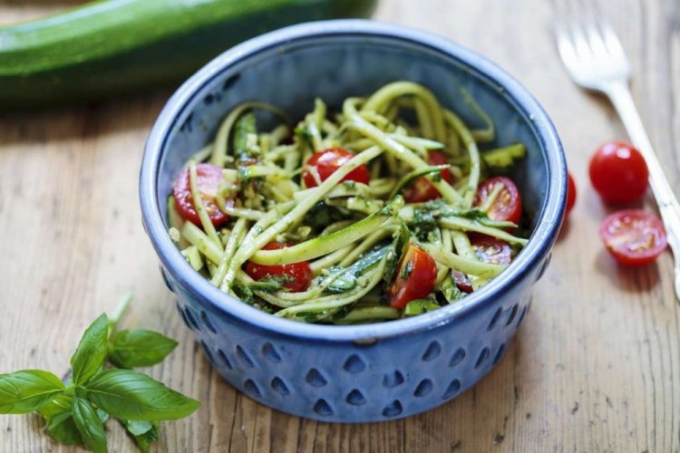 Zucchini Spaghetti with Tomatoes