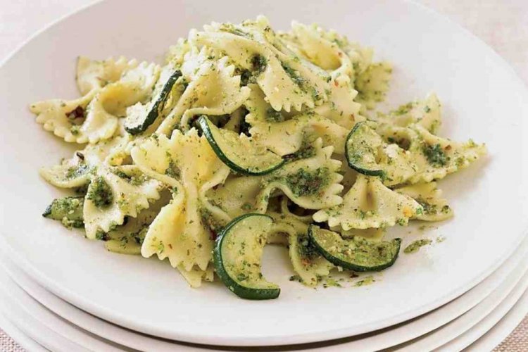 Pasta with Zucchini in Cheese Sauce