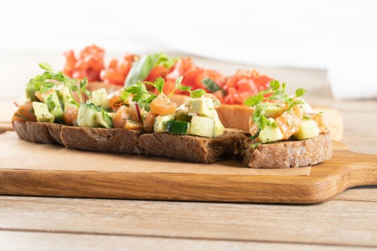 Bruschetta with Cucumber and Smoked Chicken
