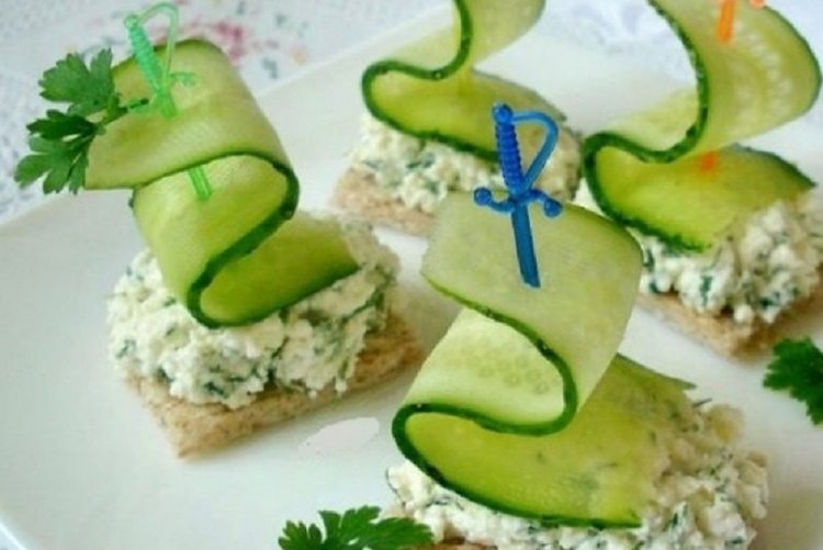 Cucumber Canapés with Rye Bread