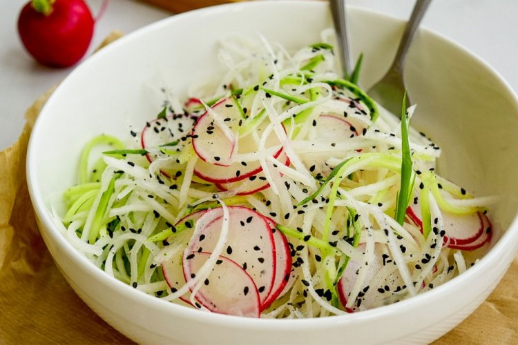 Fresh Zucchini and Radish Salad