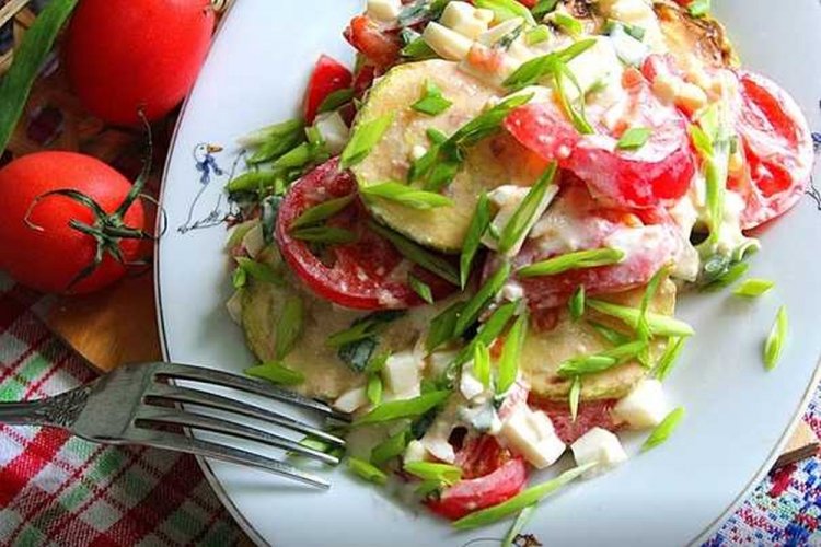 Fresh Zucchini Salad with Tomatoes and Eggs