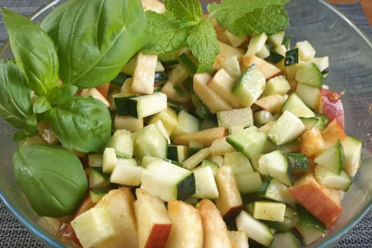 Fresh Zucchini Salad with Apple