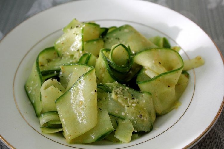 Fresh Zucchini Salad with Honey Dressing