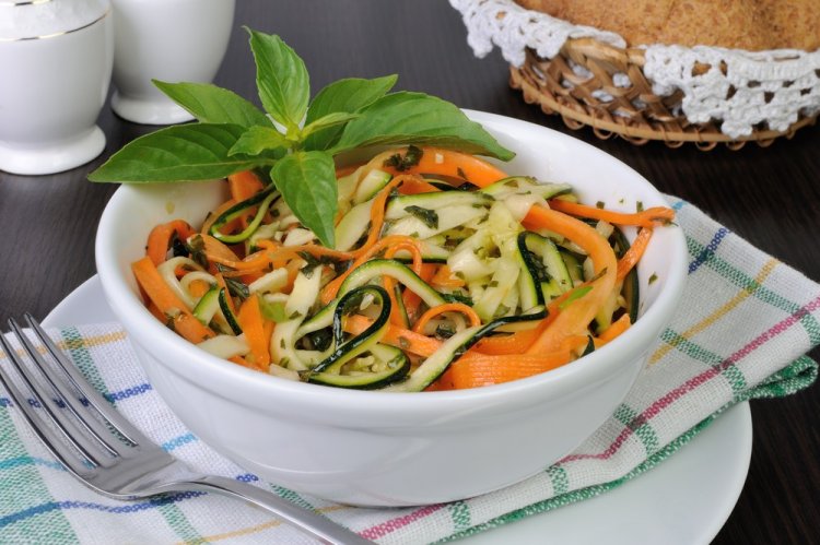 Fresh Zucchini and Carrot Salad