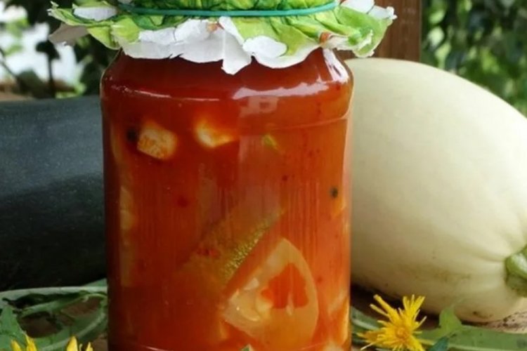 Calabacines con kétchup de chile y aceite vegetal