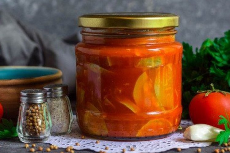 Calabacines con kétchup de chile y pasta de tomate para el invierno