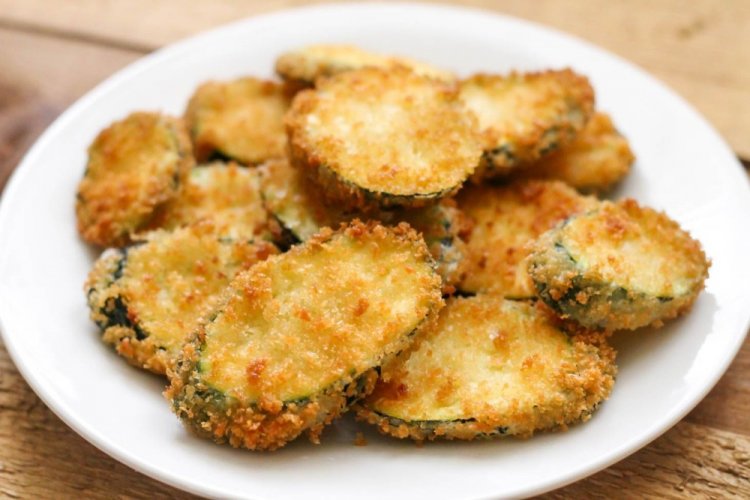 Zucchini Breaded with Flour and Breadcrumbs