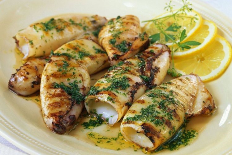 Grilled Squid in Garlic Sauce
