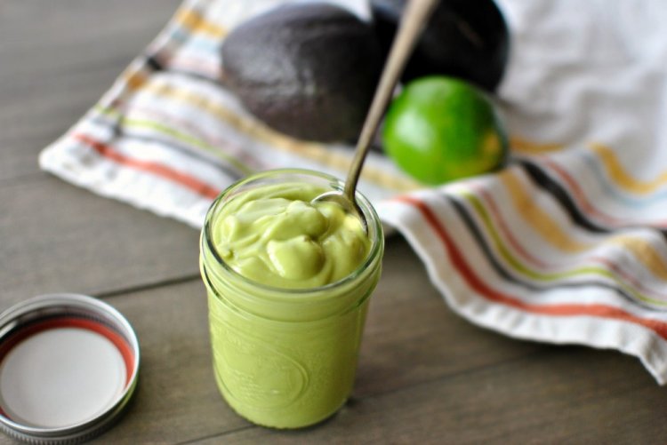 Salsa de aguacate con vino
