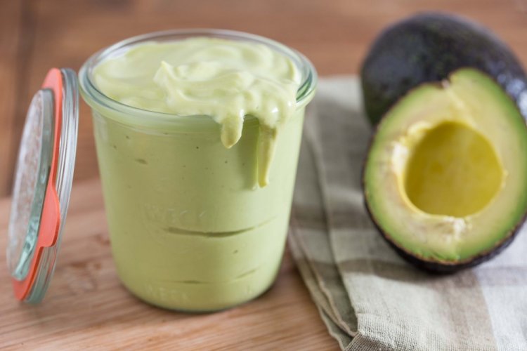Salsa de aguacate con huevo