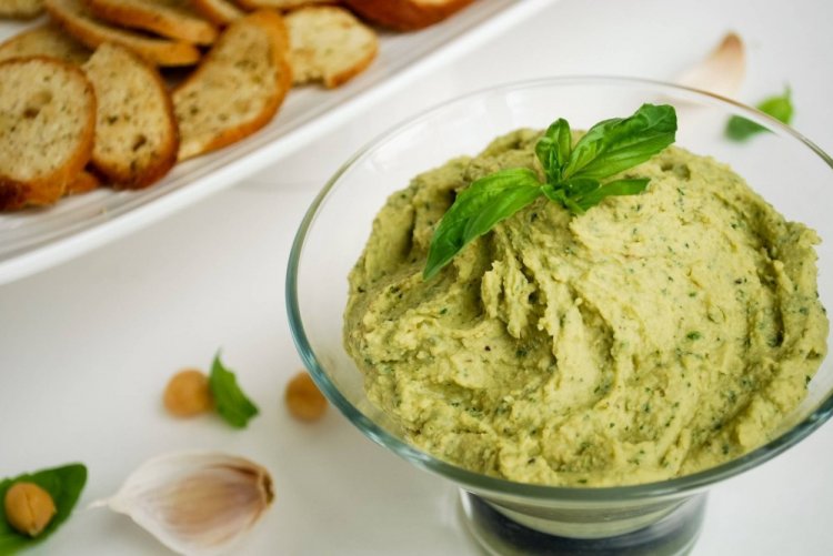 Salsa de aguacate y atún