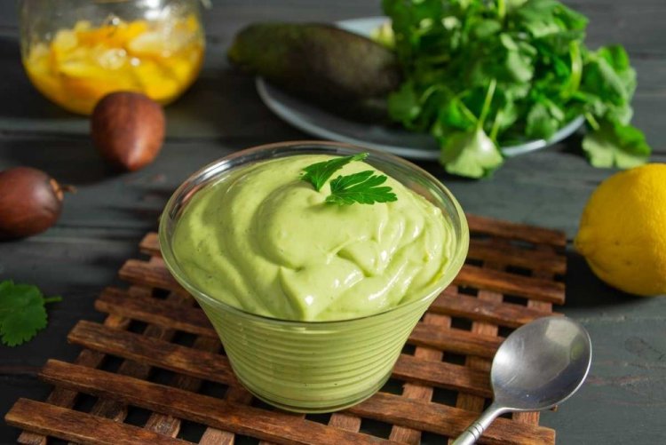 Mayonesa de aguacate con vinagre de vino