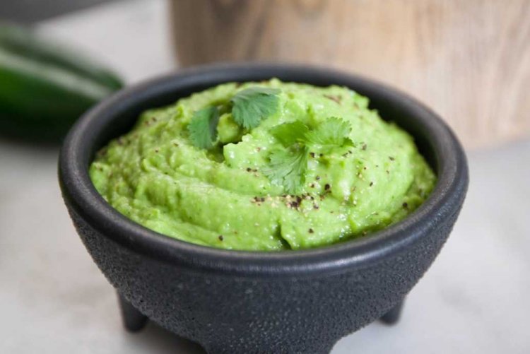 Salsa de aguacate con cebolleta