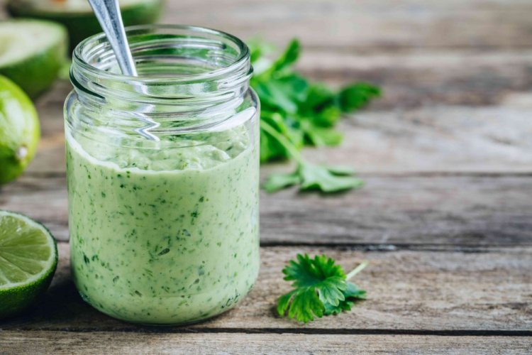 Salsa de aguacate con hierbas