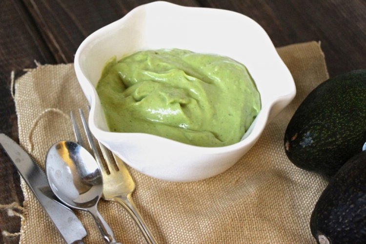 Salsa de aguacate con queso crema