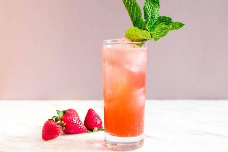 Strawberry Cocktail with Vodka and Mint