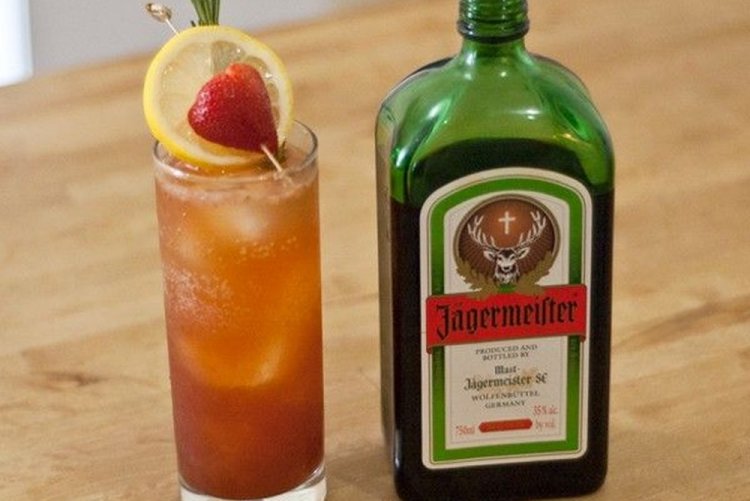 Cóctel de Bayas con Jägermeister