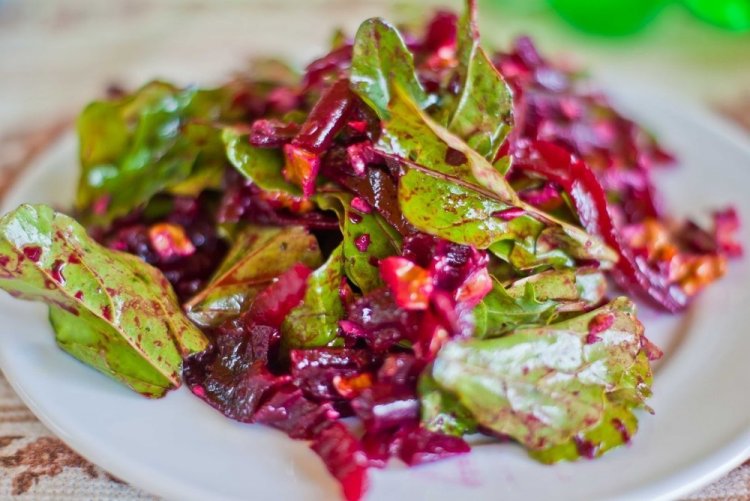 Salad with Beet Greens and Nuts