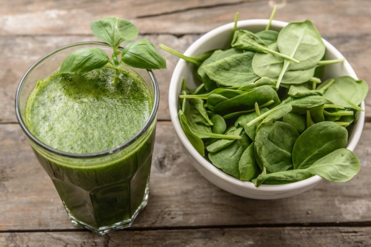 Beet Greens Smoothie with Spinach