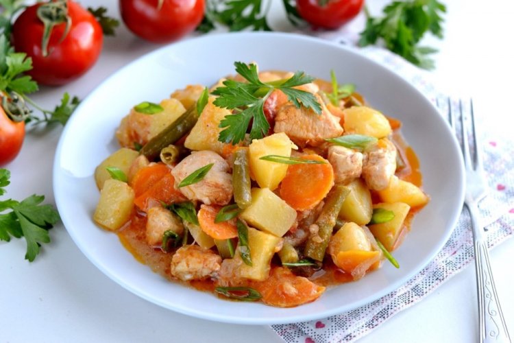 Estofado de verduras con calabacín, patatas y judías verdes