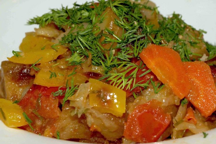 Estofado de verduras con calabacín, col y patatas