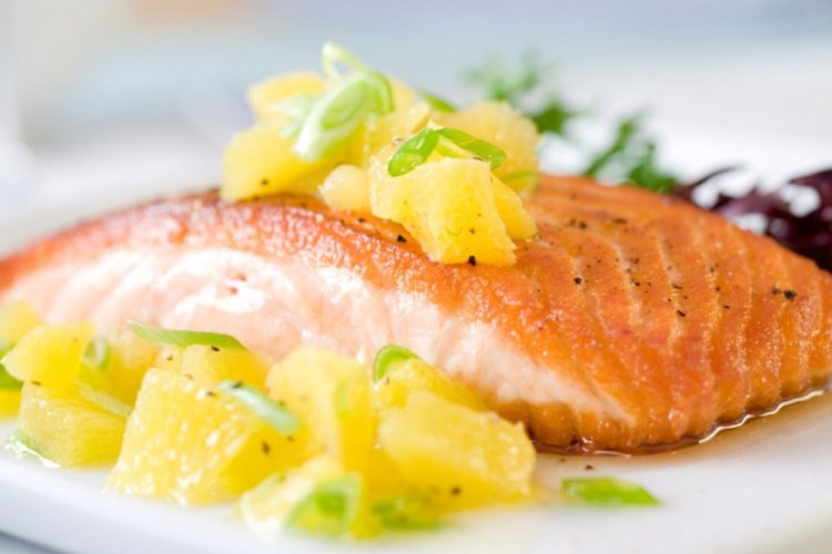 Baked Salmon Steaks with Pineapple in Cream