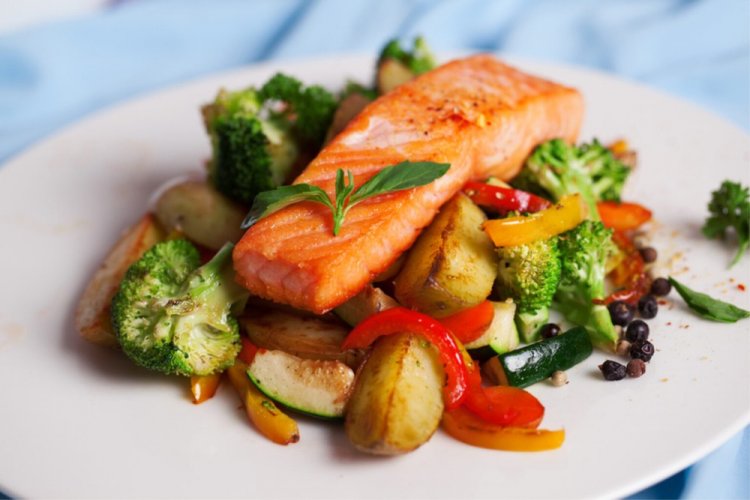 Salmon Steaks with Vegetables in the Oven