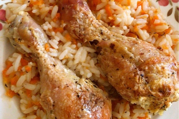 Chicken Drumsticks with Rice in Sour Cream