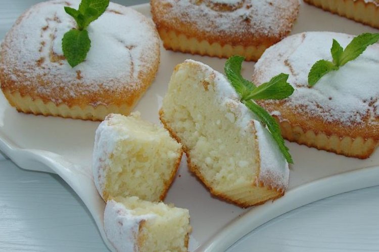 Muffins de requesón con sémola y crema agria