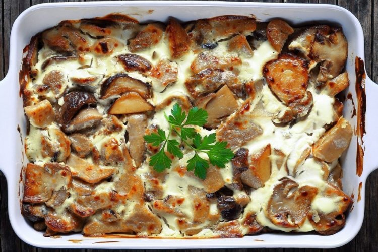 Baked Saffron Milk Caps with Cheese