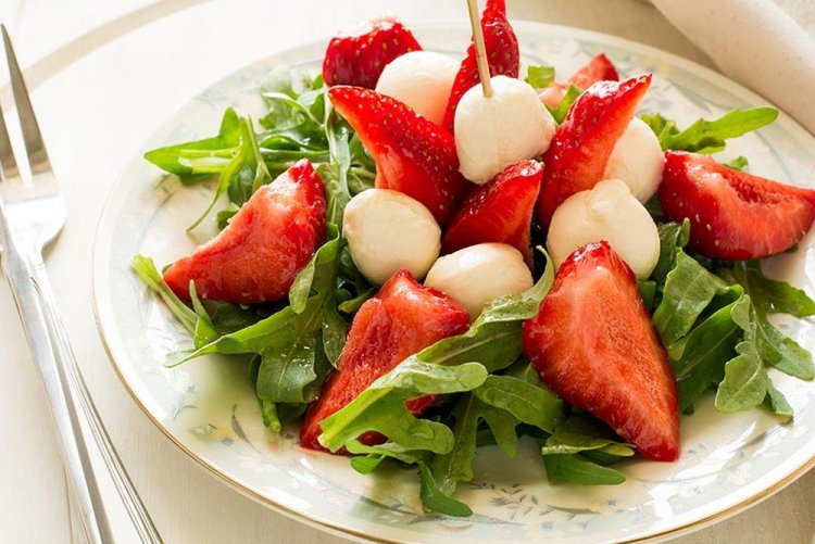 Strawberry and Mozzarella Salad