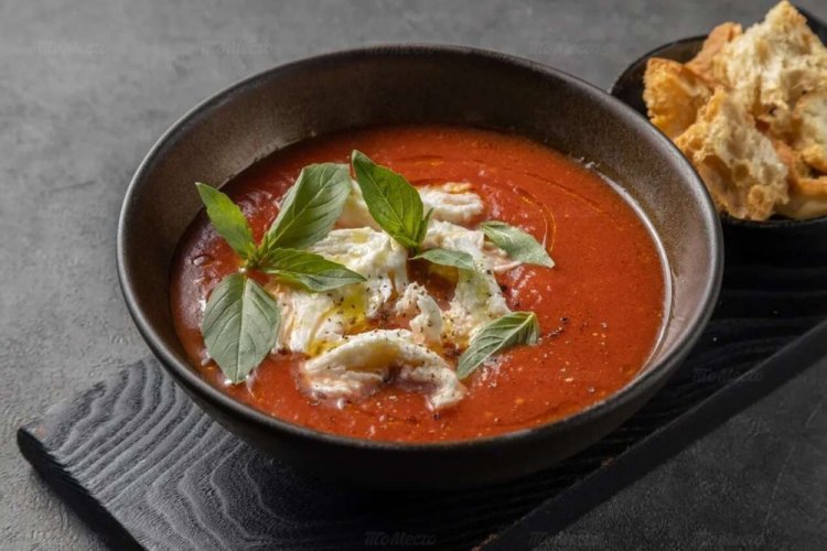 Tomato Cream Soup with Mozzarella