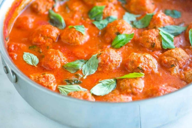 Albóndigas de conejo en salsa de tomate