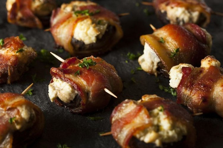 Champiñones con tocino al horno