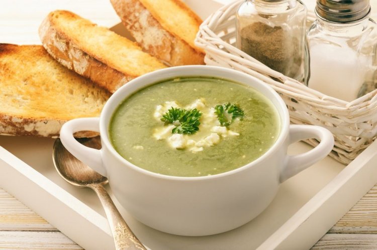 Cheese Cream Soup with Spinach