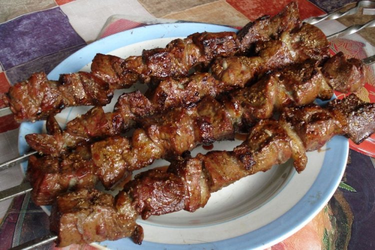 Beef Liver Skewers with Kiwi