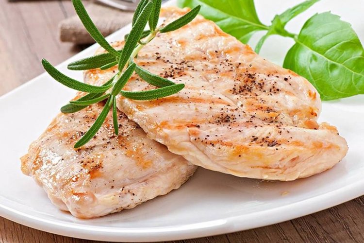 Grilled Chicken Breast in Cream Sauce