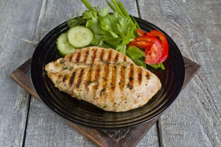 Grilled Chicken Breast with White Wine and Lemon