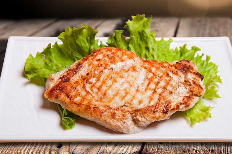 Grilled Chicken Breast Marinated with Kefir and Onion